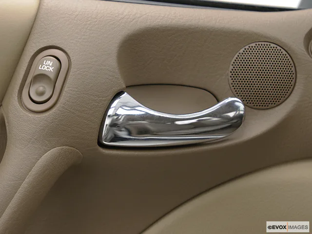 2000 Saturn L-Series Driver's side inside window controls
