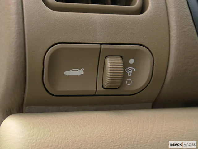 2000 Saturn L-Series Gas cap release