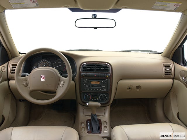 2000 Saturn L-Series Centered wide dash shot
