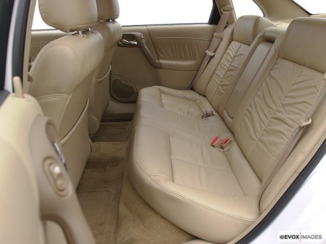2000 Saturn L-Series Rear seats from Drivers Side