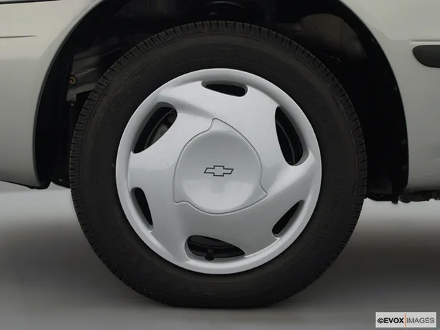 2001 Chevrolet Prizm Front Drivers side wheel at profile
