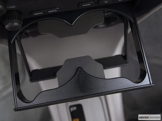 2001 Chevrolet Prizm Cup holders