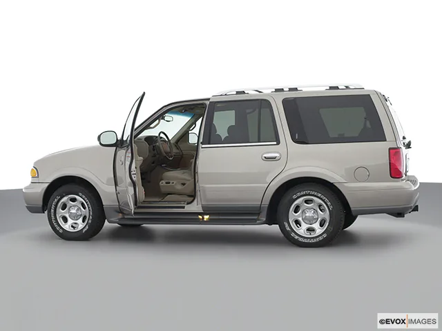 2001 Lincoln Navigator Review, Pricing, and Specs | CARFAX