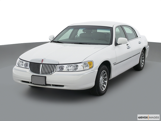 2002 Lincoln Town Car Reviews Insights and Specs CARFAX