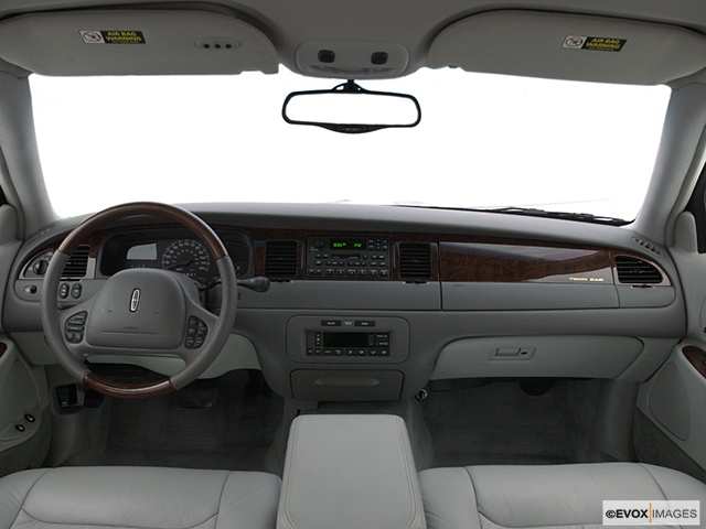 lincoln town car 2002 interior
