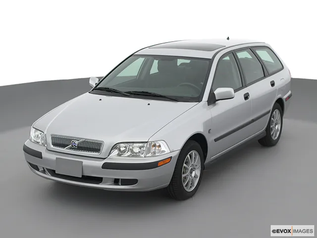 2003 Volvo V40 Review, Pricing, and Specs | CARFAX