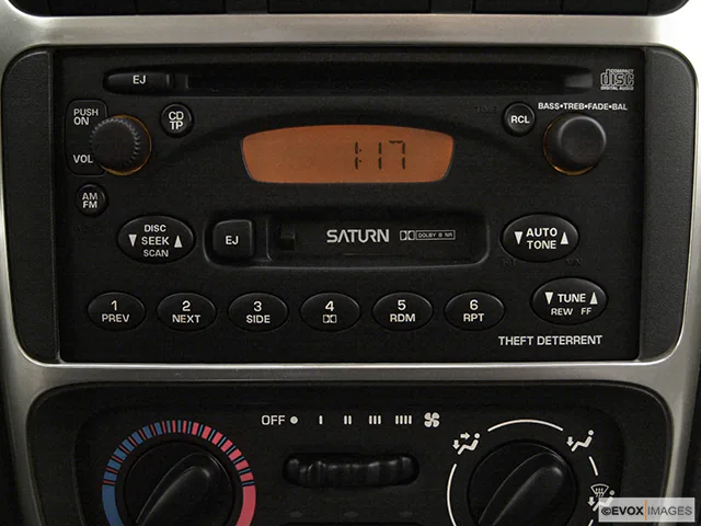 2004 Saturn L300 Closeup of radio head unit