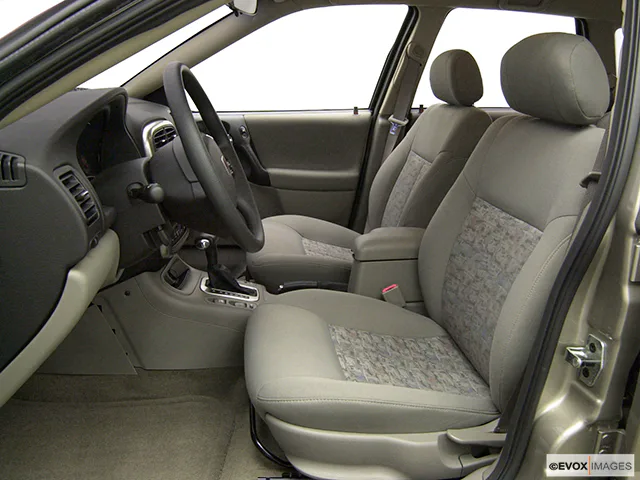 2004 Saturn L300 Front seats from Drivers Side