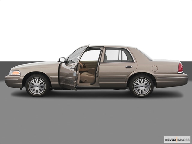 2005 Ford Crown Victoria Review | CARFAX Vehicle Research