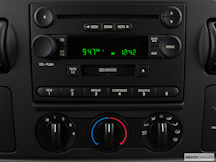 2005 Ford F-250 Super Duty Closeup of radio head unit