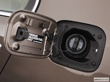 2005 Lexus LS 430 Gas cap open
