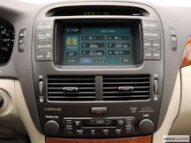 2005 Lexus LS 430 Closeup of radio head unit