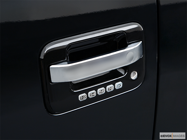 2008 Lincoln Mark LT Drivers Side Door handle