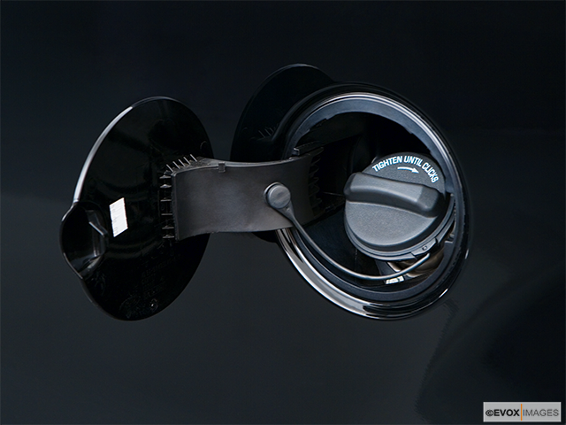 2008 Lincoln Mark LT Gas cap open