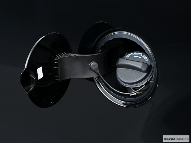 2008 Lincoln Mark LT Gas cap open