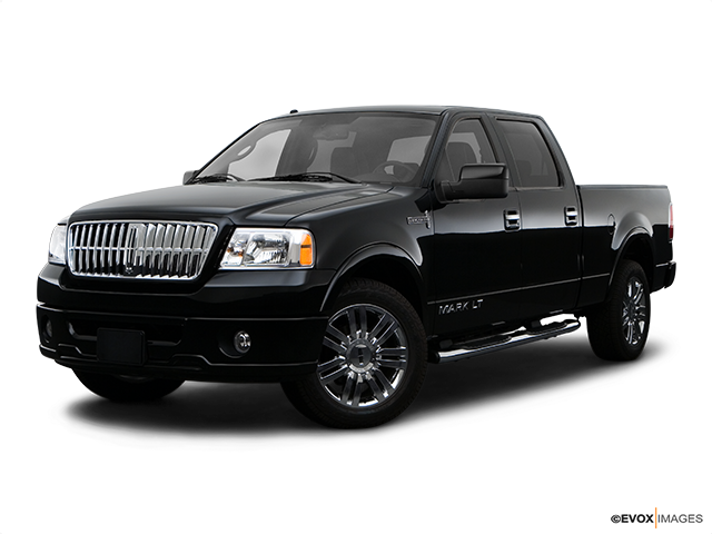 2008 Lincoln Mark LT Front angle medium view