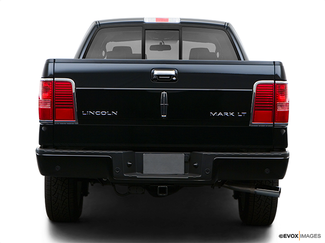 2008 Lincoln Mark LT Low/wide rear