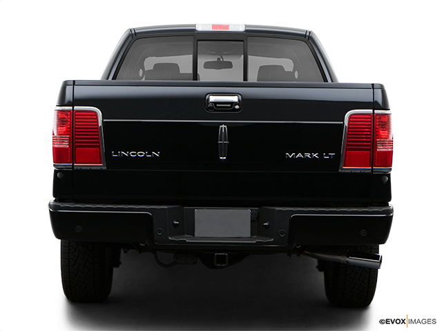 2008 Lincoln Mark LT Low/wide rear