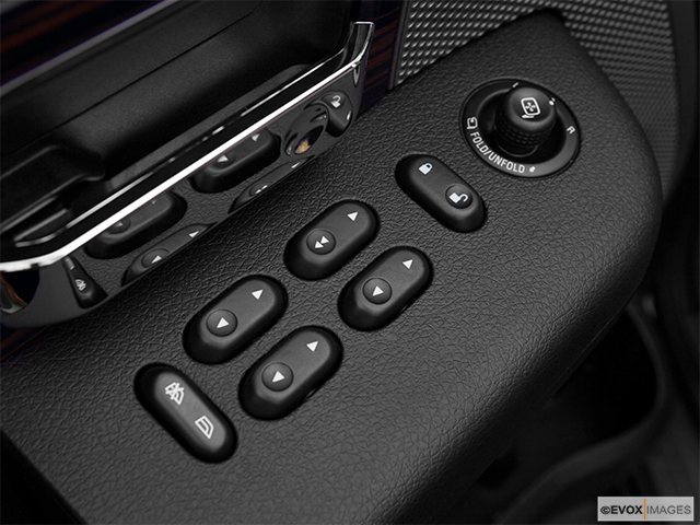 2008 Lincoln Mark LT Driver's side inside window controls