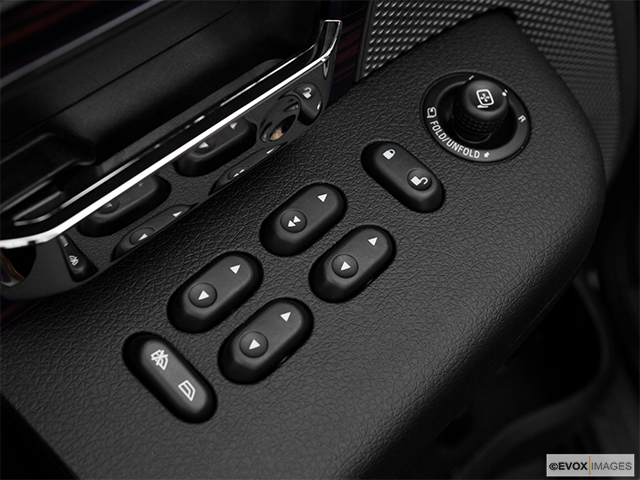 2008 Lincoln Mark LT Driver's side inside window controls