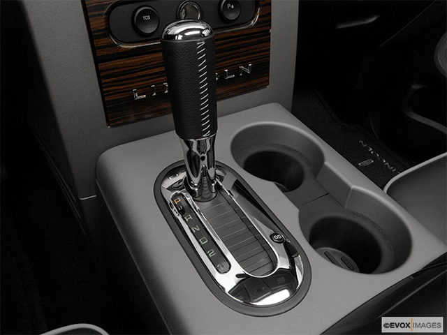 2008 Lincoln Mark LT Gear shifter/center console
