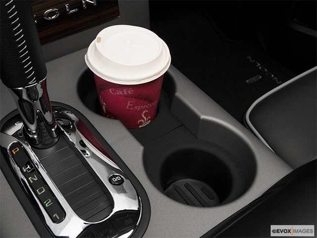 2008 Lincoln Mark LT Cup holder prop (primary)