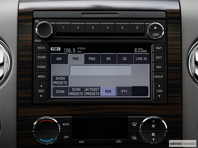 2008 Lincoln Mark LT Closeup of radio head unit