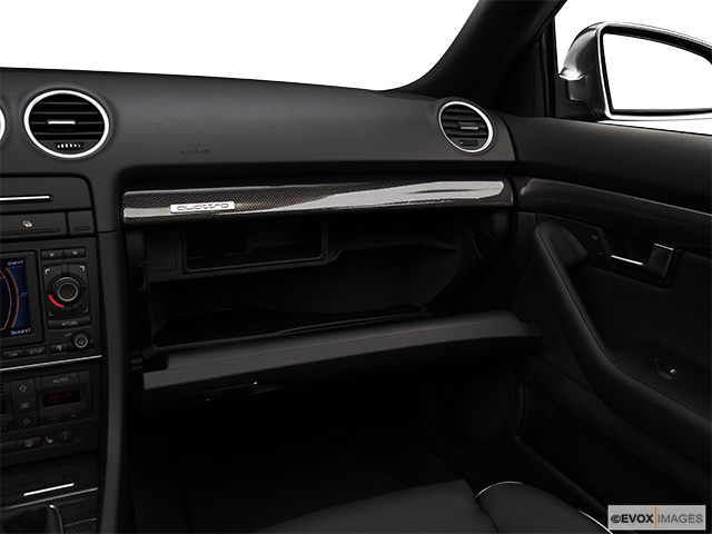 2009 Audi S4 Glove box open