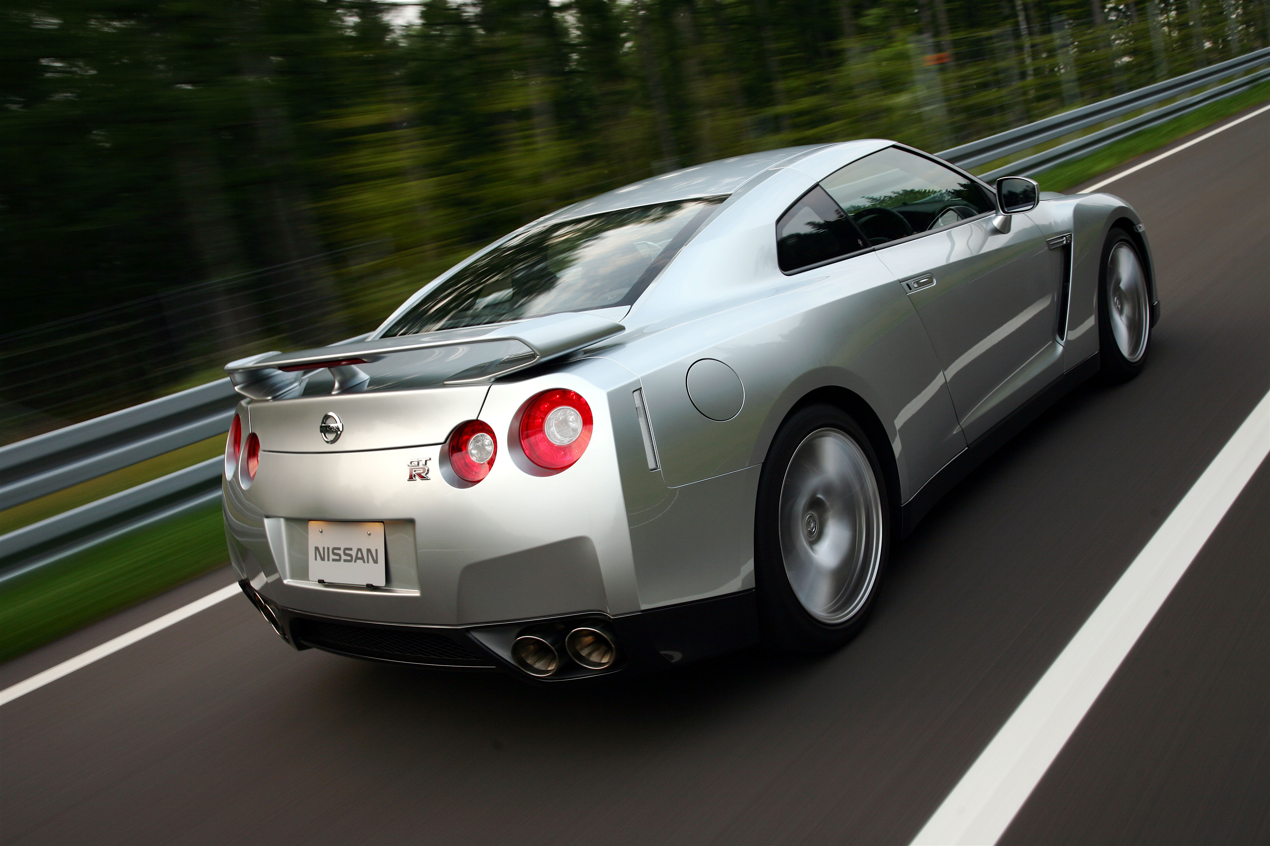 2009 NISSAN　GT-R　・ディナーカー 2009 Nissan GT-R | Collective Auto Group