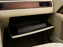 2009 Volvo S80 Glove box open