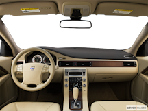 2009 Volvo S80 Centered wide dash shot
