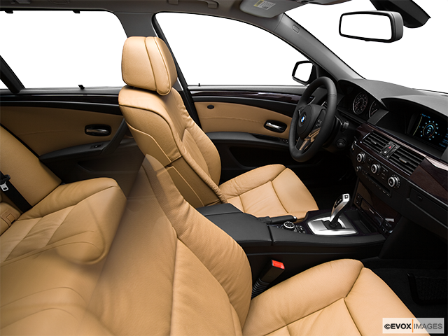 貴重！BMW 5Series 公式ライセンス商品 BMW 5 Series Overview: Models at a Glance | bmw.com.sg