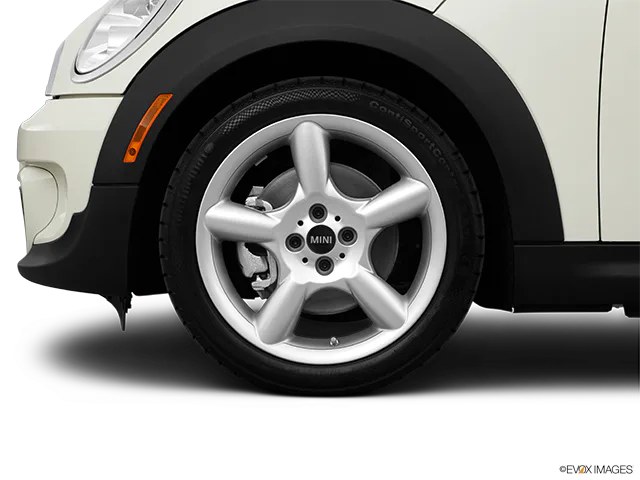 2011 MINI Cooper Clubman Front Drivers side wheel at profile