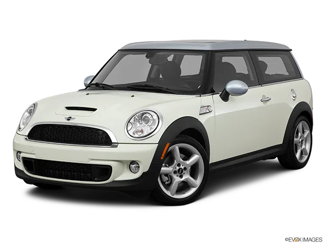 2011 MINI Cooper Clubman Front angle medium view