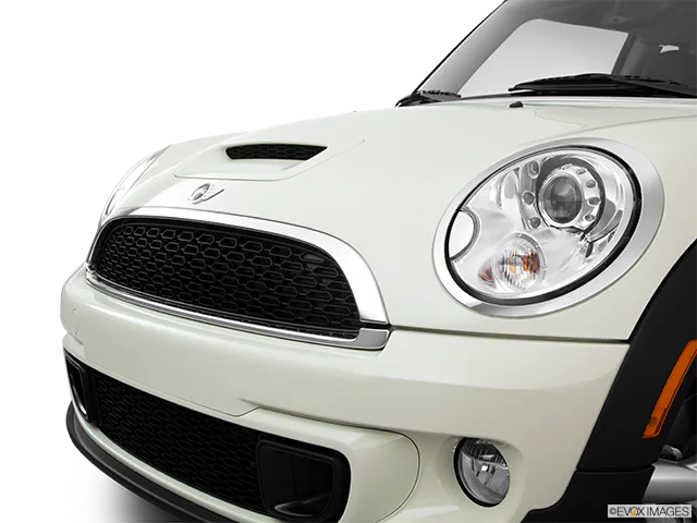 2011 MINI Cooper Clubman Close up of Grill