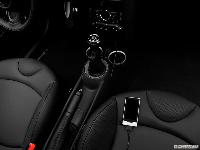 2011 MINI Cooper Clubman Zune and auxiliary jack
