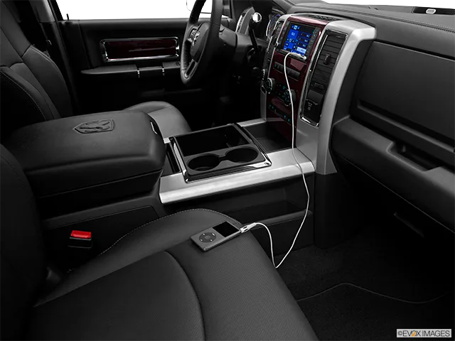 2012 Ram 3500 Auxiliary jack props
