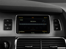 2015 Audi Q7 Closeup of radio head unit