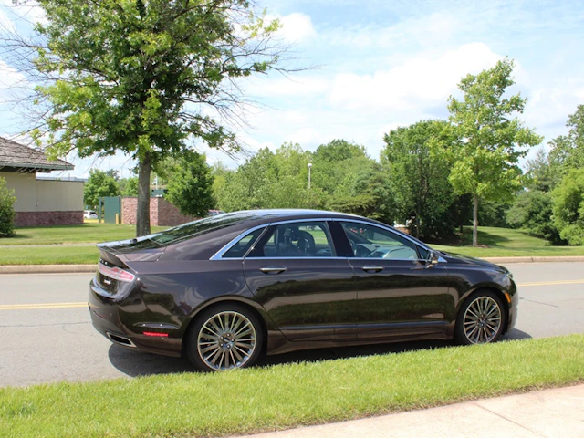 2015 Lincoln MKZ Review | CARFAX Vehicle Research