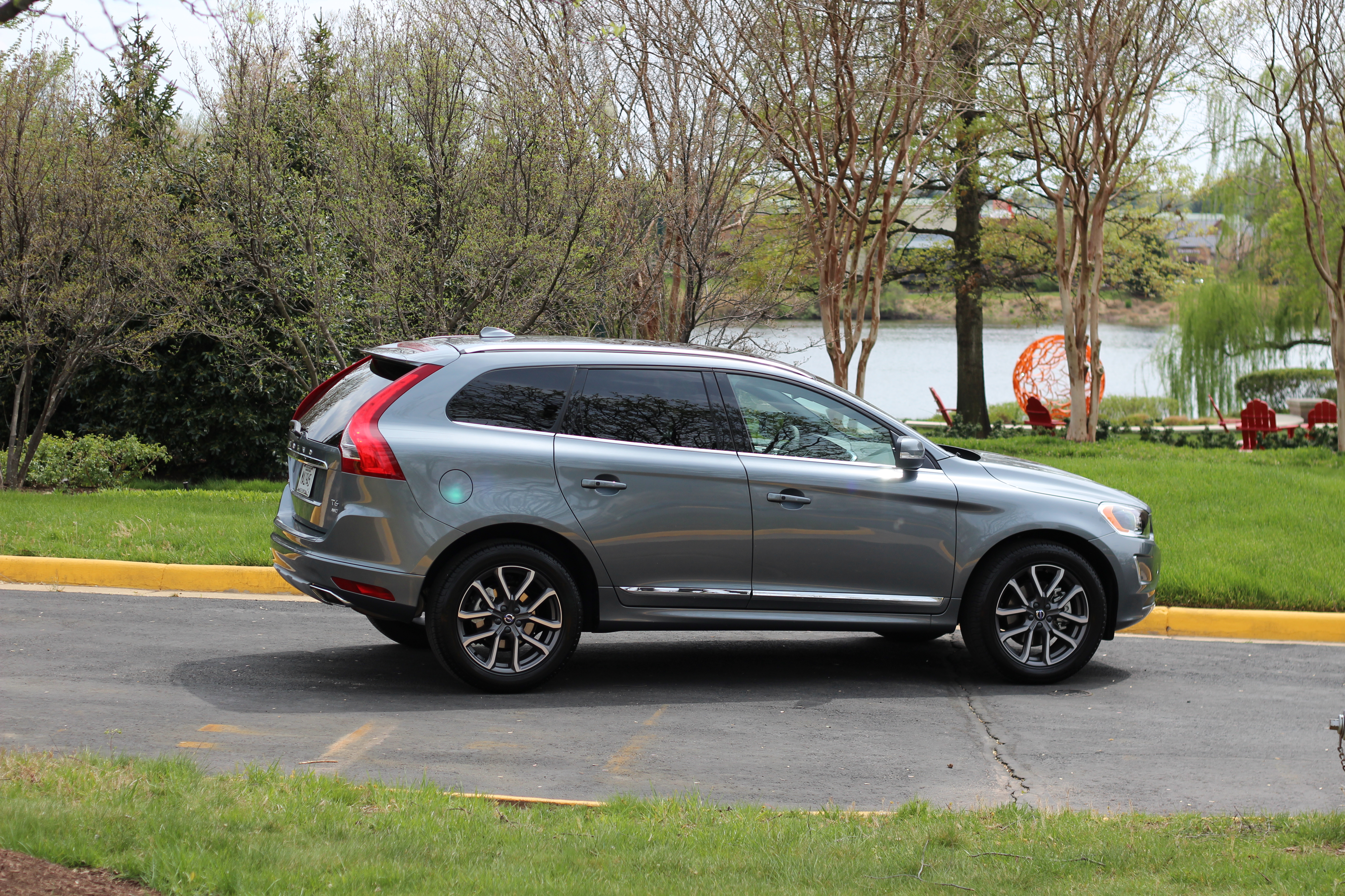 2016 Volvo XC60 Reviews, Insights, and Specs