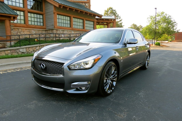 2017 INFINITI Q70 Review | CARFAX Vehicle Research