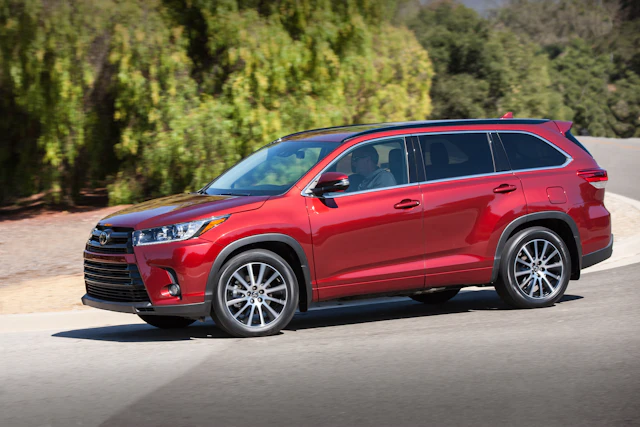 2017 Toyota Highlander Review | CARFAX Vehicle Research