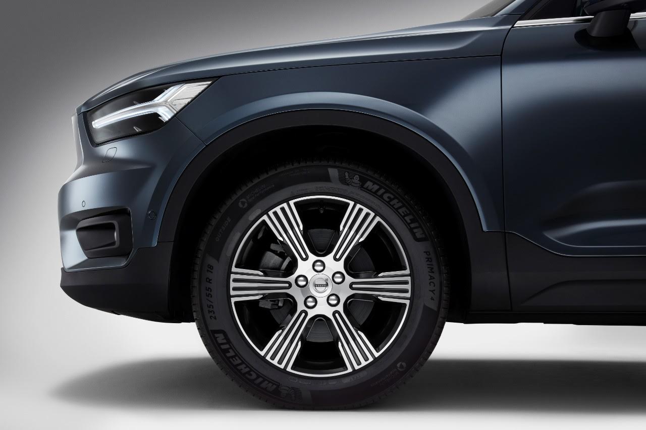 東大宮】 VOLVO XC40などに 235/55R18 ＆ 18X7.5J+50 5/108 中古 