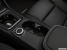 2020 Mercedes-Benz GLA Cup holders