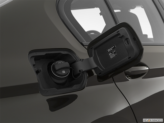 2021 BMW M5 Gas cap open