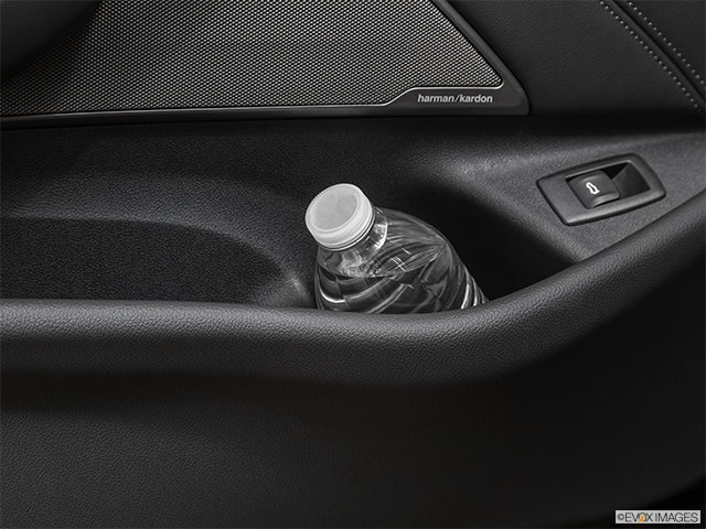 2021 BMW M5 Cup holder prop (tertiary)