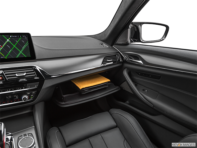 2021 BMW M5 Glove box open